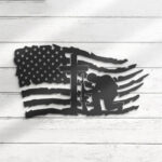 Premium US Veteran Metal Signs VPVC901165, Gifts For US Veteran, US Soldier Kneeling Praying At Memorial Cross Metal Wall Art USA Fallen Soldier Sign Veteran Patriotic Decor - Image 2